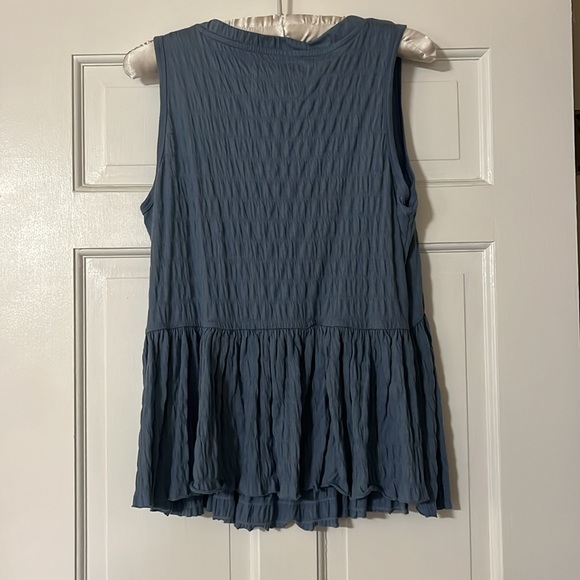 Flowy tank - Picture 3 of 3